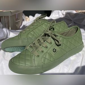 GBG Los Angles NEW size 6.5 green shoes